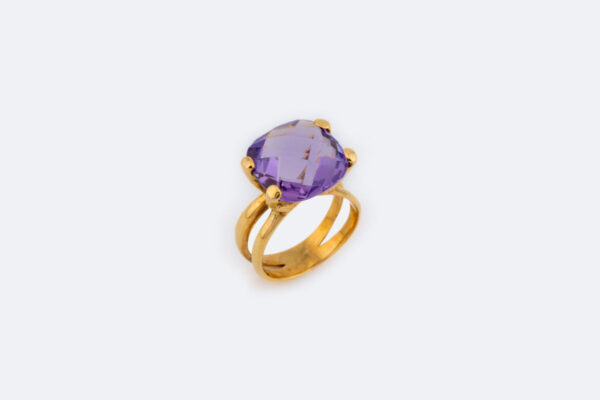 Anello in oro giallo con ametista