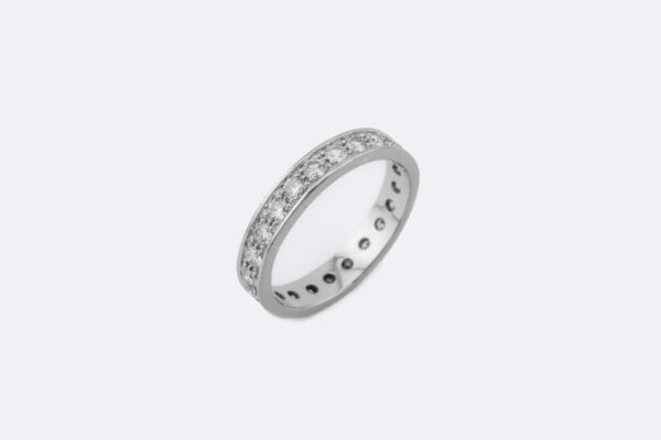 Anello in oro bianco con diamanti 360