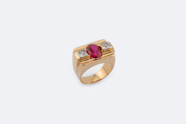 Anello tank in oro giallo con rubino e diamanti