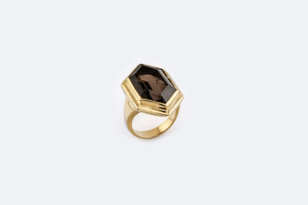 Anello in oro giallo con quarzo fumé