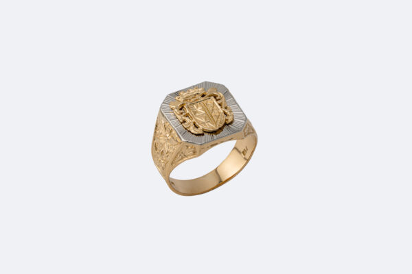 Chevalieur in oro giallo con stemma