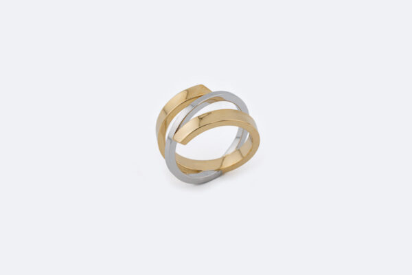 Anello contrarié oro bianco e oro giallo