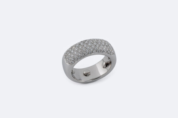 Fascia in oro bianco con pavé di diamanti
