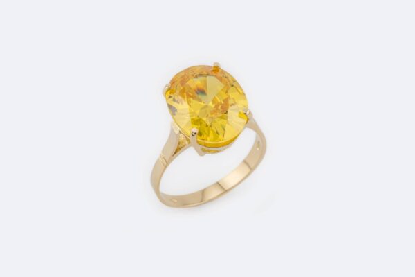 Anello in oro giallo con quarzo