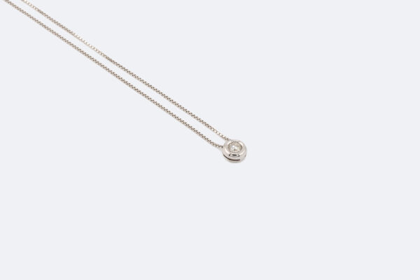 Collana in oro bianco con punto luce