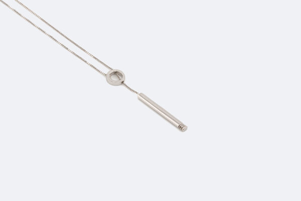 Collana con pendente in oro bianco