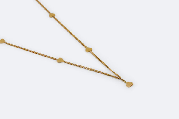 Collana in oro giallo con cuoricini