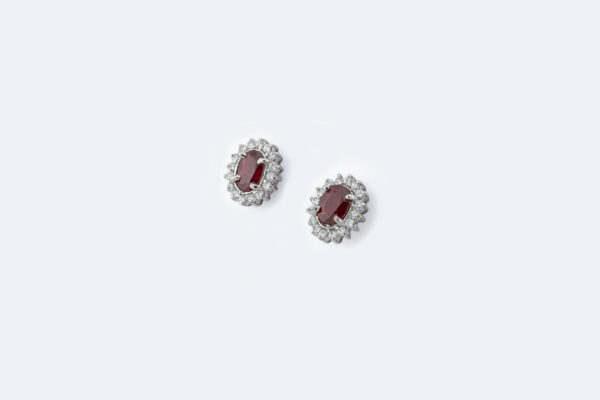 Orecchini in oro bianco con rubini e diamanti