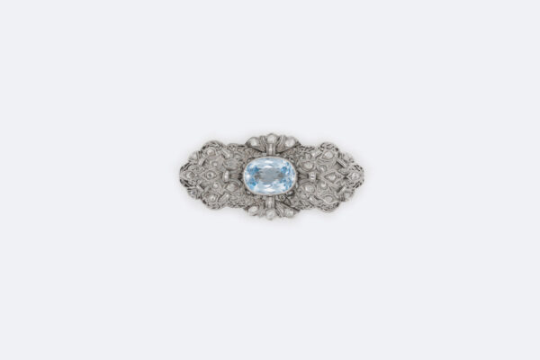 Spilla oro bianco con diamanti huit-huit e acquamarina