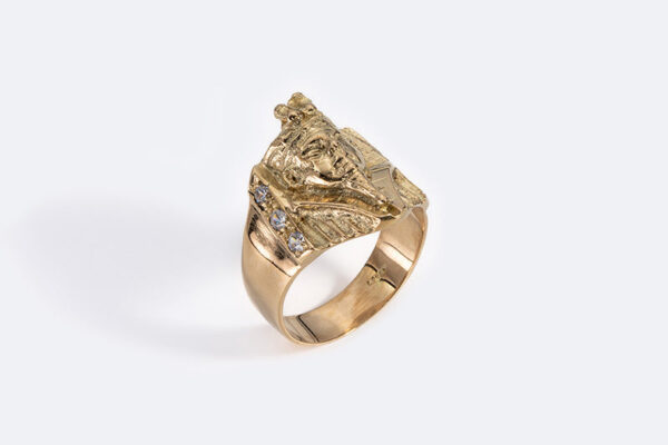 Anello con sfinge e brillanti