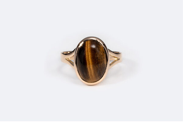 Anello ovale con occhio di tigre